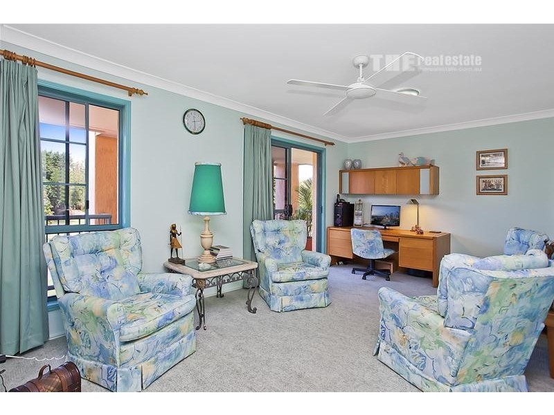 176 Dunlin Drive, Burleigh Waters QLD 4220