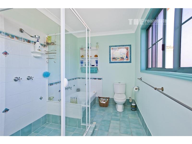 176 Dunlin Drive, Burleigh Waters QLD 4220