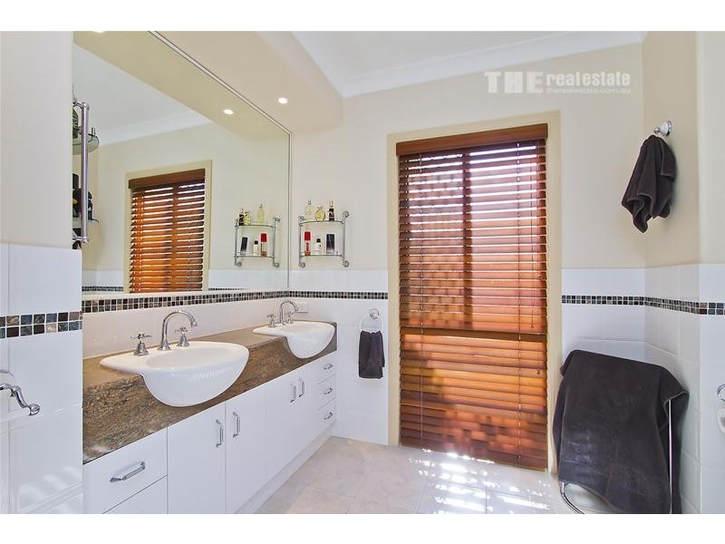 6 Shoalwater Court, Burleigh Waters QLD 4220