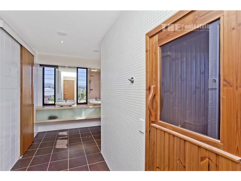 71 Burleigh Street, Burleigh Waters QLD 4220