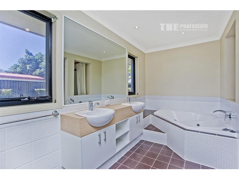 71 Burleigh Street, Burleigh Waters QLD 4220