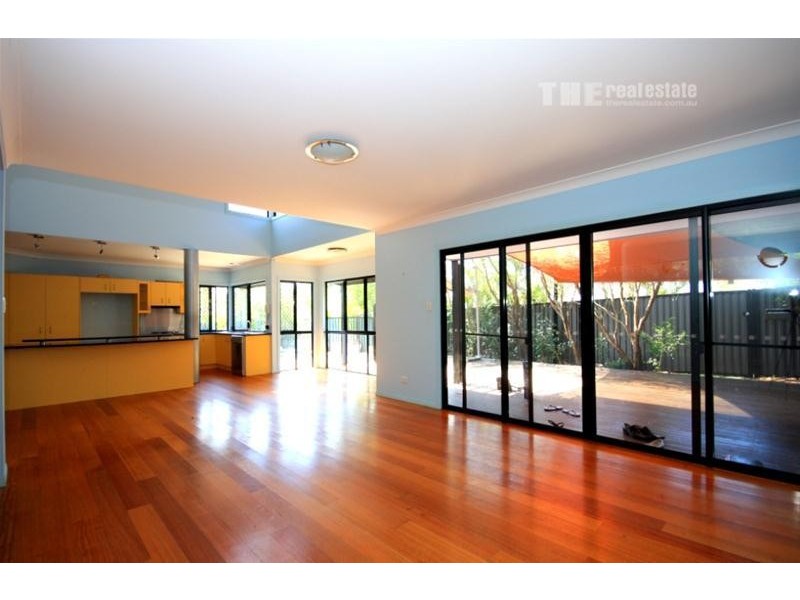 24 Page Parade, Burleigh Heads QLD 4220