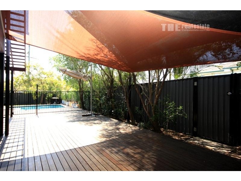 24 Page Parade, Burleigh Heads QLD 4220