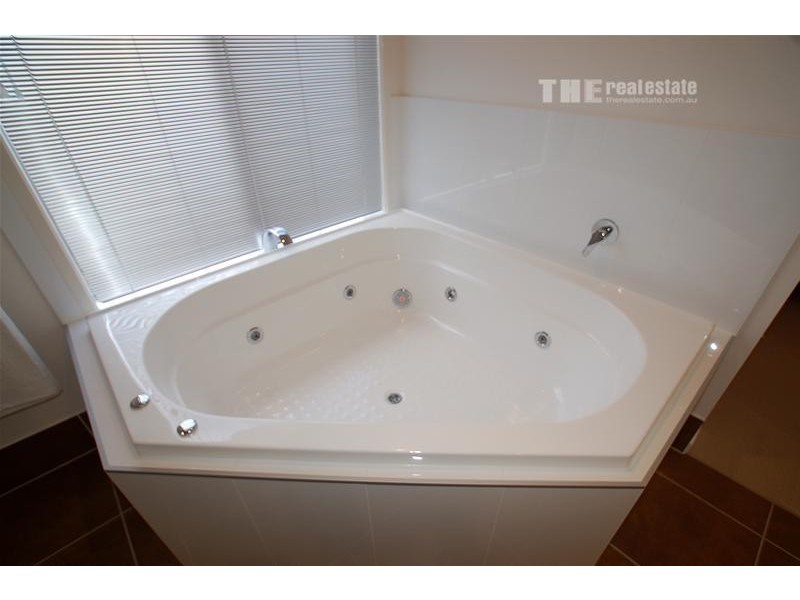 6 Grampian Court, Reedy Creek QLD 4227