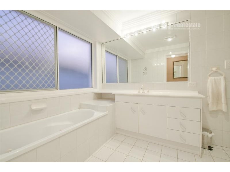 47 Pintail Crescent, Burleigh Waters QLD 4220