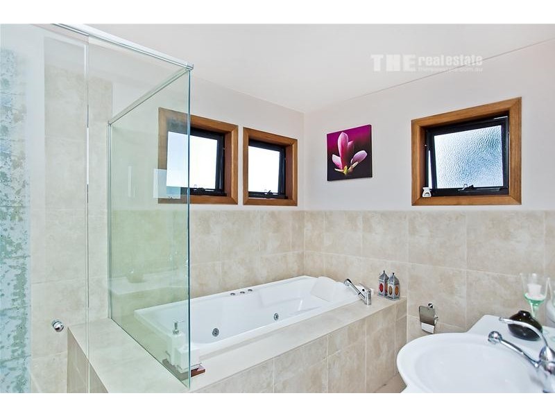 6 Macaw Avenue, Miami QLD 4220