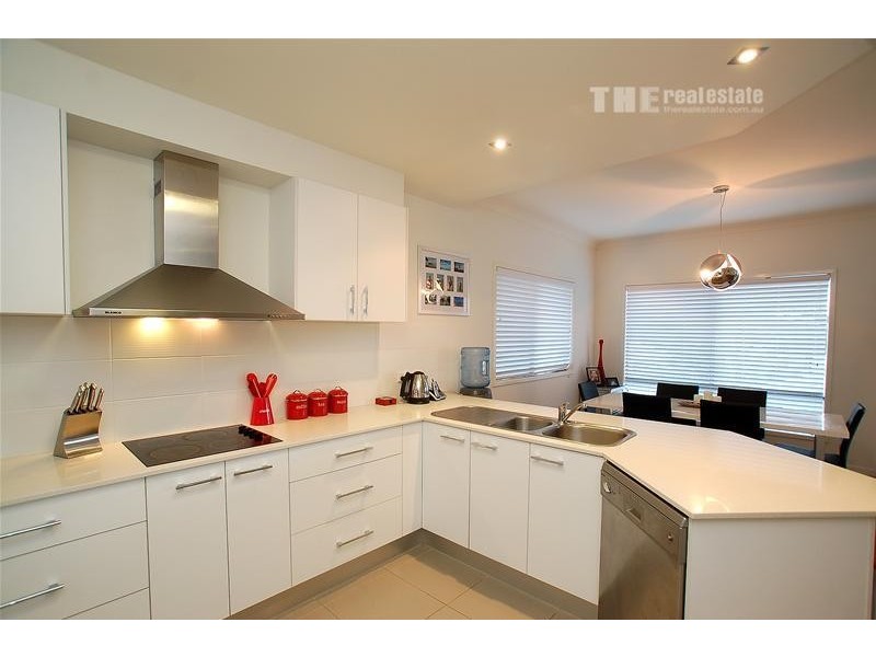 4 Lowell Street, Reedy Creek QLD 4227