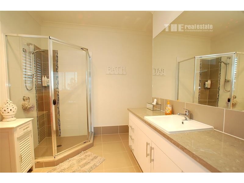 4 Lowell Street, Reedy Creek QLD 4227