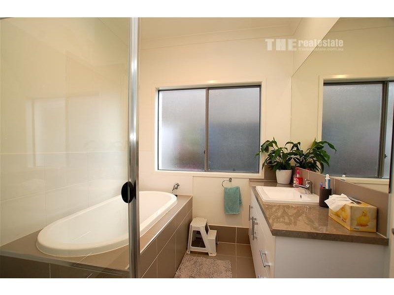 4 Lowell Street, Reedy Creek QLD 4227