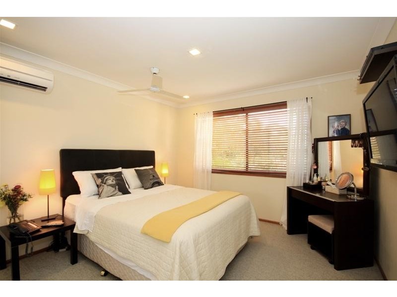 21 Dabchick Drive, Burleigh Waters QLD 4220