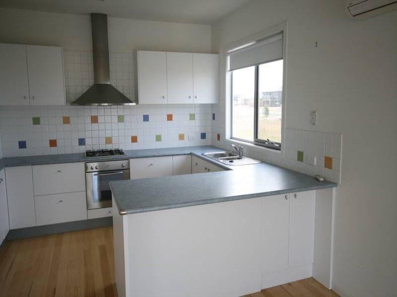 2/1C Boscarne Avenue, Torquay VIC 3228