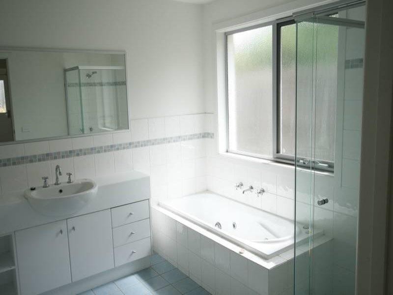 2/1C Boscarne Avenue, Torquay VIC 3228