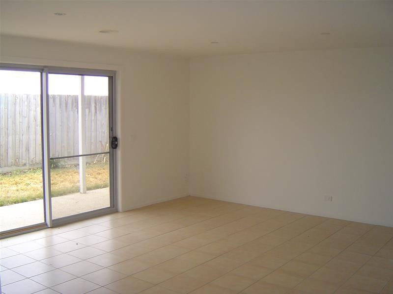 2/1C Boscarne Avenue, Torquay VIC 3228