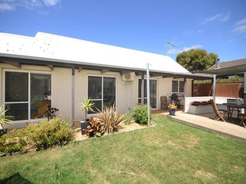98 Beach Road, Torquay VIC 3228
