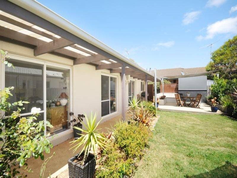 98 Beach Road, Torquay VIC 3228