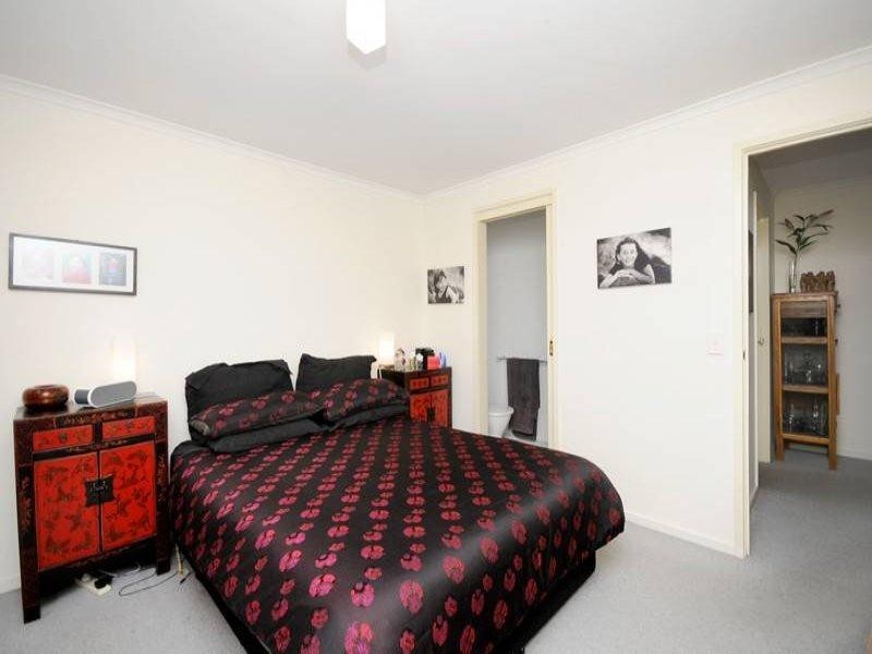 98 Beach Road, Torquay VIC 3228