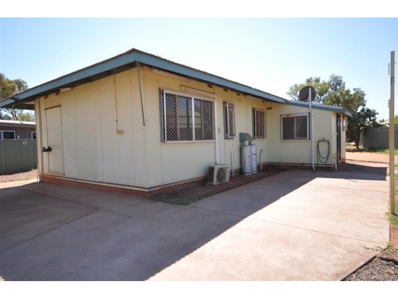 8 Weaver Place, South Hedland WA 6722