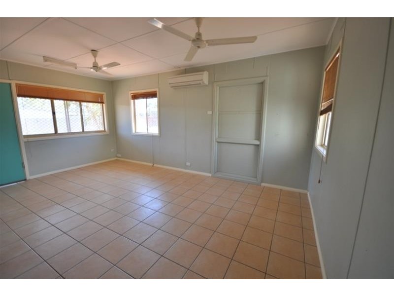 8 Weaver Place, South Hedland WA 6722