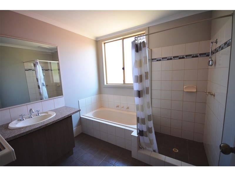 28 Armstrong Way, Newman WA 6753