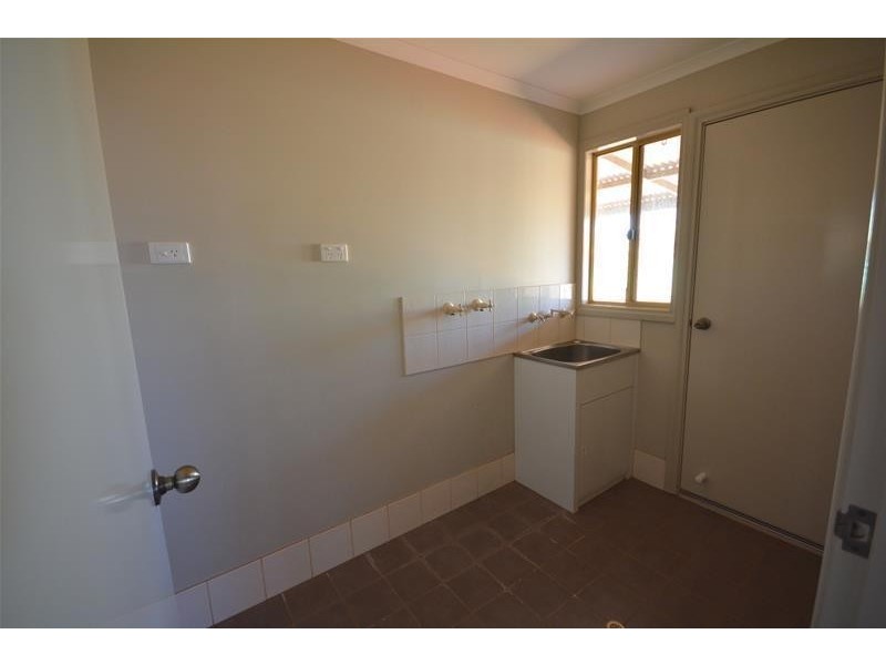 28 Armstrong Way, Newman WA 6753