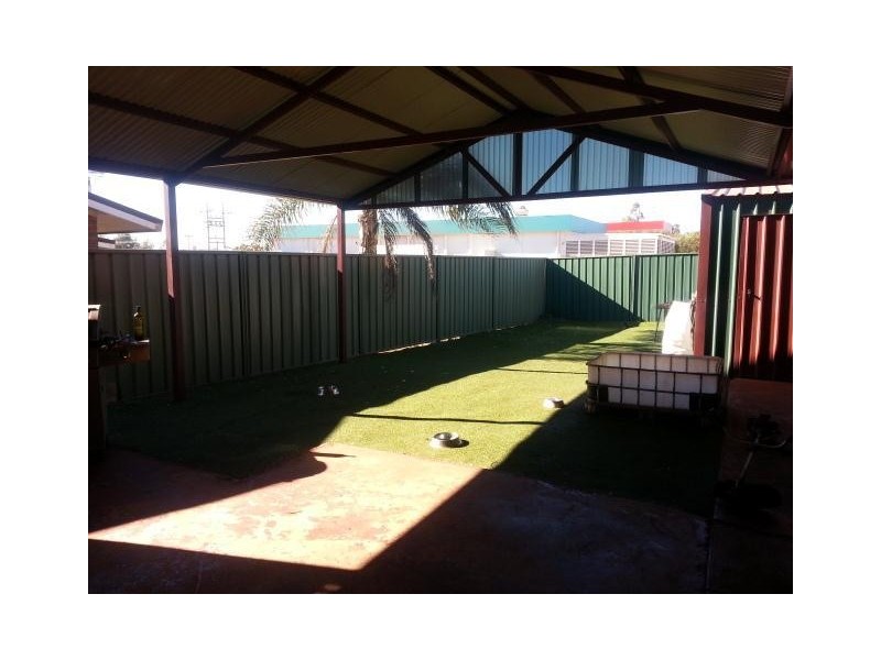 2 Ross Avenue, Newman WA 6753