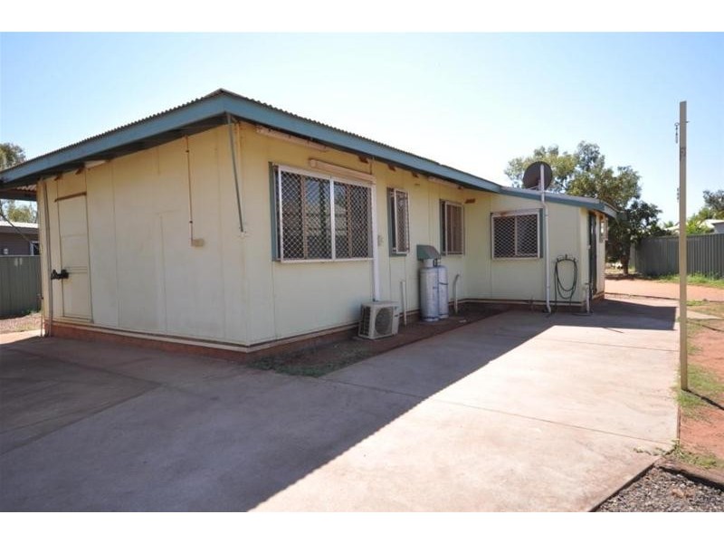 8A Weaver Place, South Hedland WA 6722