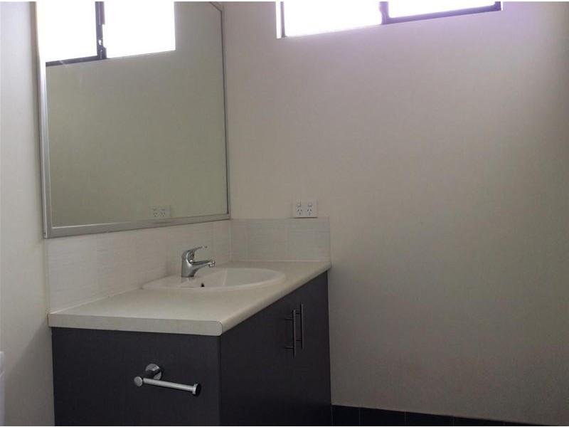 8/4 Newman Drive, Newman WA 6753