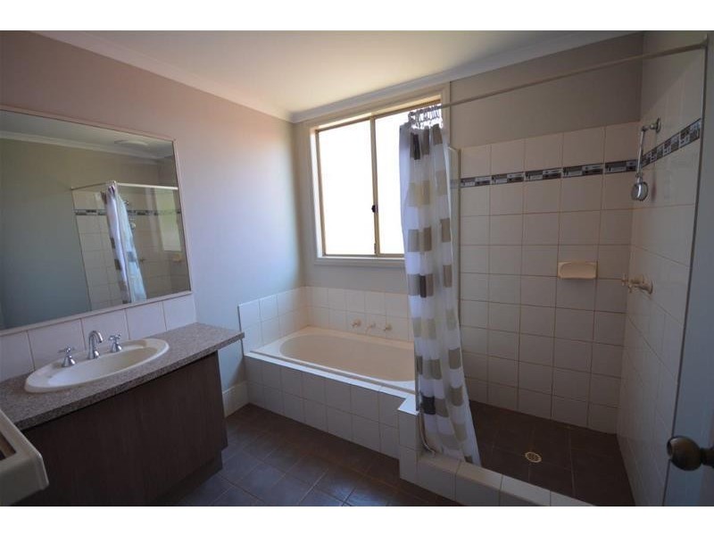 28 Armstrong Way, Newman WA 6753