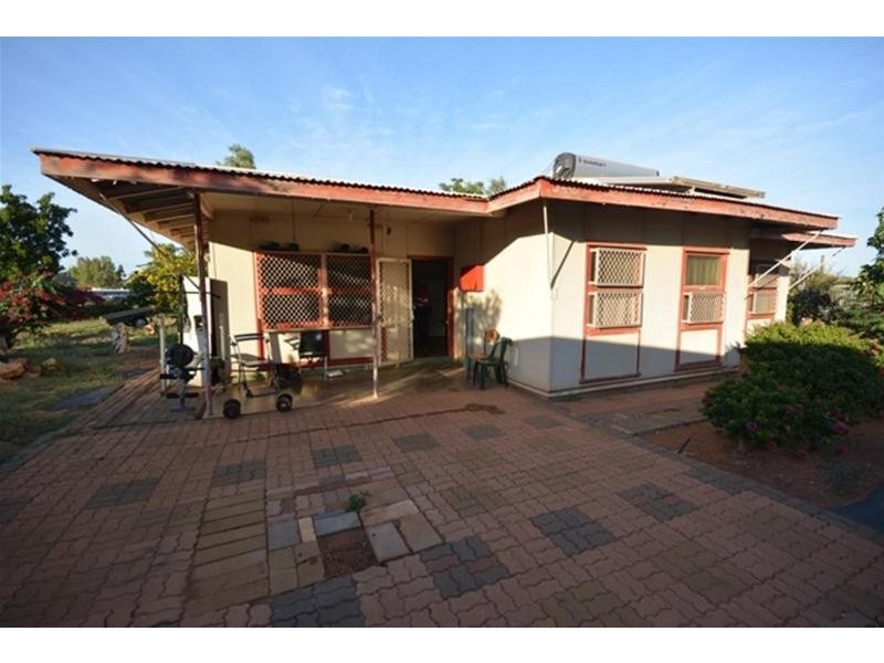 2 Roberts Street, South Hedland WA 6722