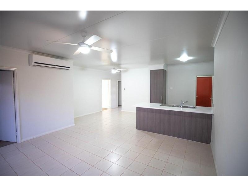 11 Hibiscus Way, Newman WA 6753