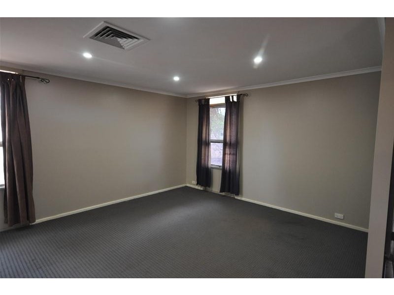 25 Gandwarra Crescent, Newman WA 6753