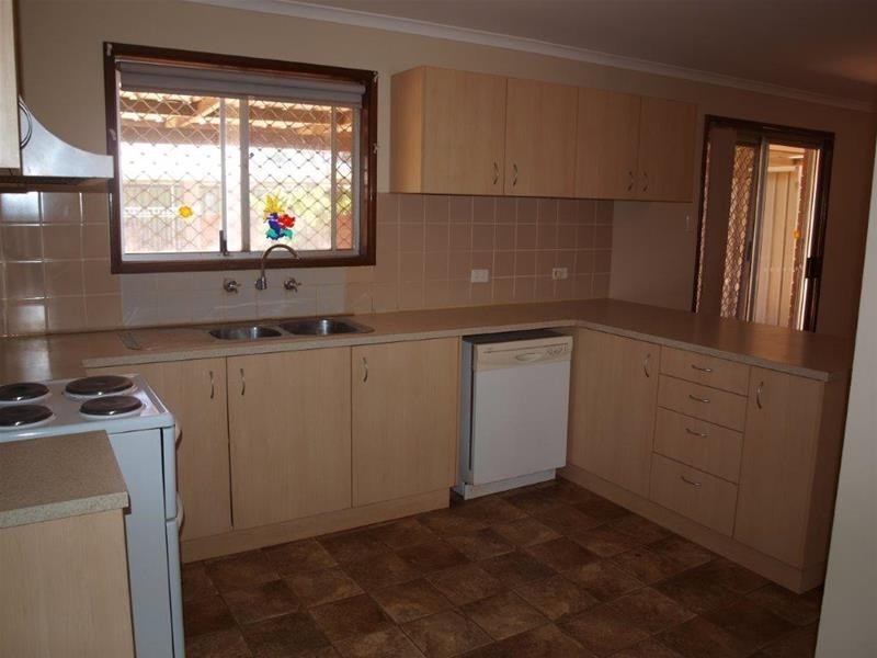 8  Barton Way, Newman WA 6753