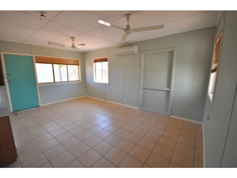 8 Weaver Place, South Hedland WA 6722