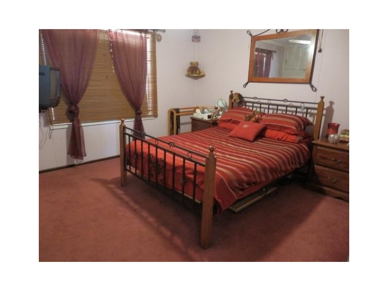 2 Ross Avenue, Newman WA 6753