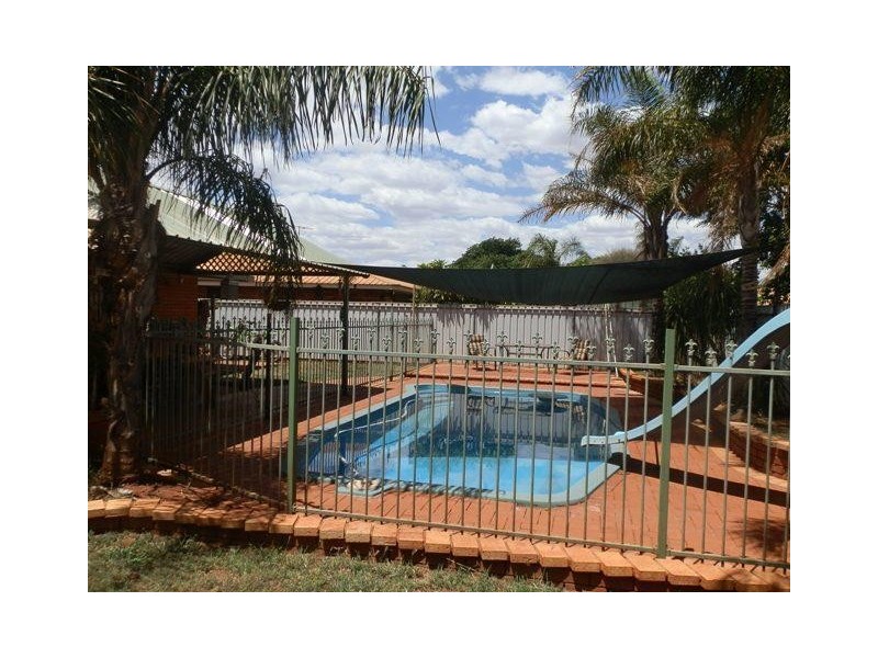 18 Braeside Drive, Newman WA 6753