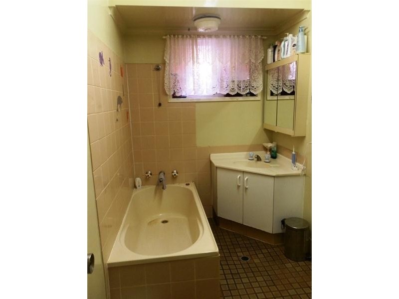 18 Braeside Drive, Newman WA 6753