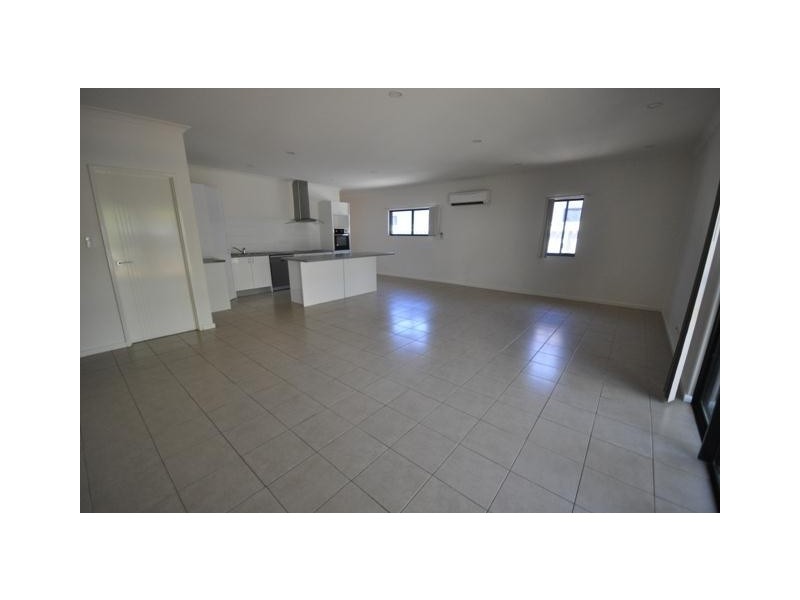 10 Minderoo Avenue, South Hedland WA 6722