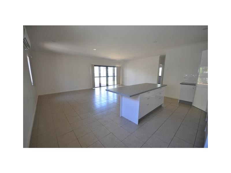 10 Minderoo Avenue, South Hedland WA 6722