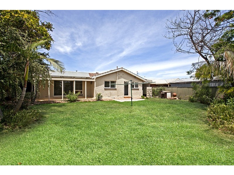 19 Radcliffe Grove, Christie Downs SA 5164