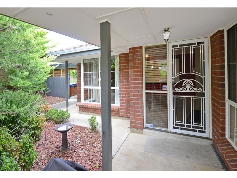 16 Coonawarra Close, Woodcroft SA 5162