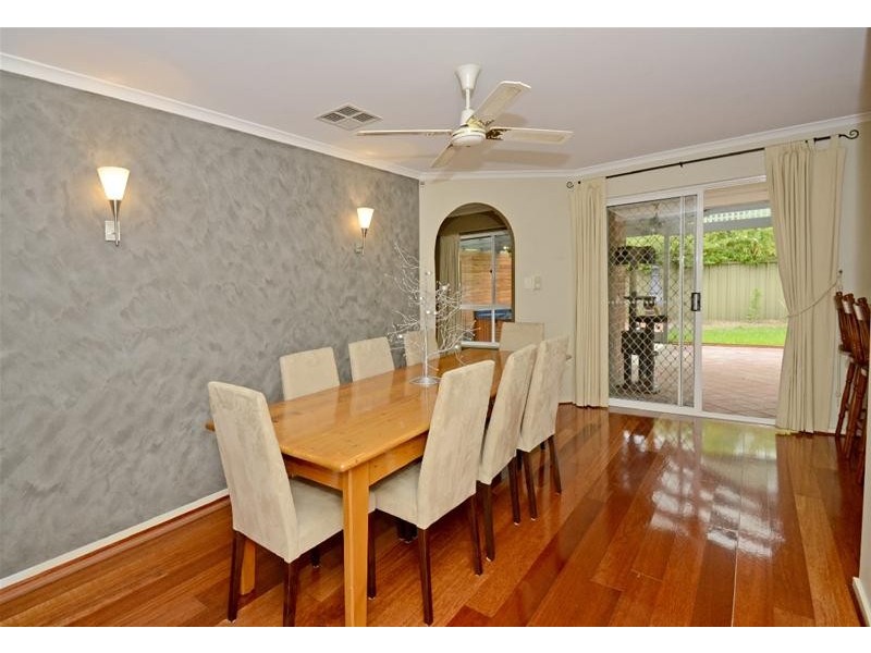 16 Coonawarra Close, Woodcroft SA 5162