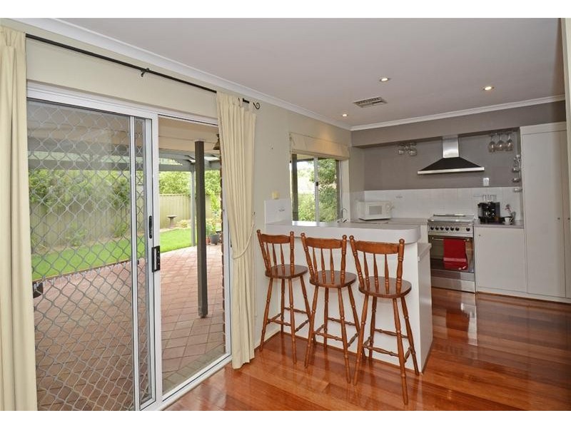 16 Coonawarra Close, Woodcroft SA 5162