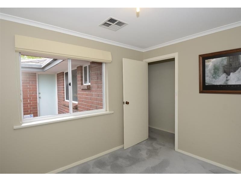 16 Coonawarra Close, Woodcroft SA 5162