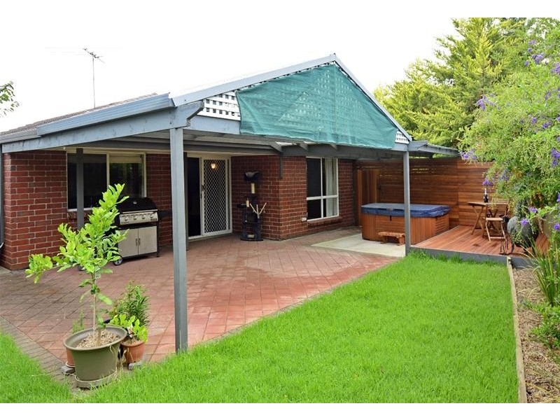 16 Coonawarra Close, Woodcroft SA 5162