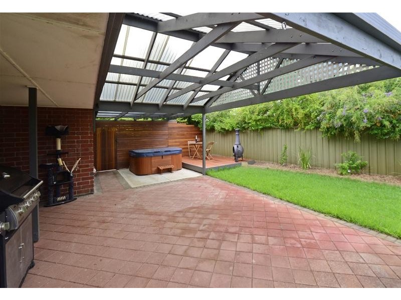 16 Coonawarra Close, Woodcroft SA 5162