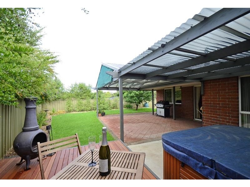 16 Coonawarra Close, Woodcroft SA 5162