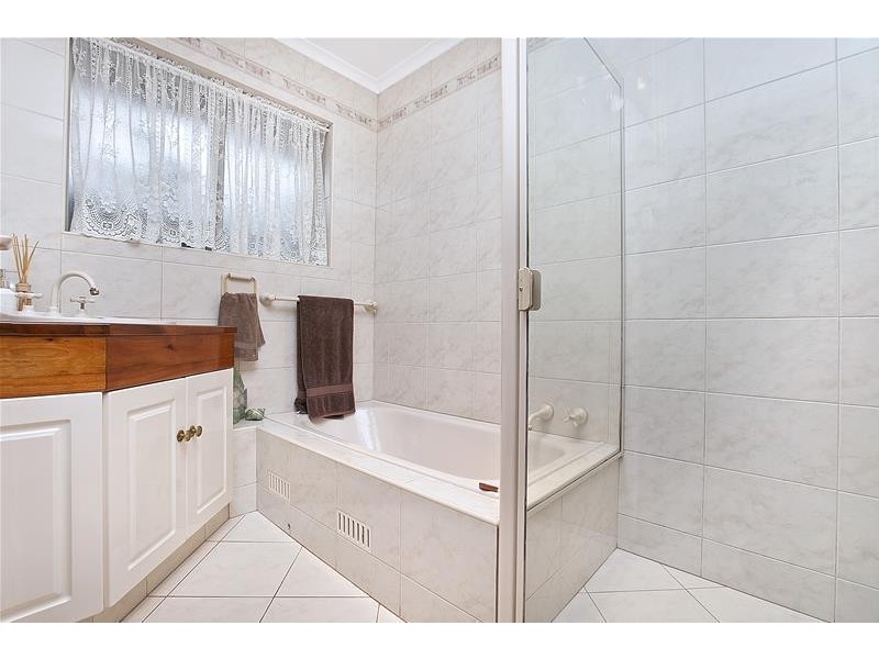 40 Calomba Crescent, Happy Valley SA 5159