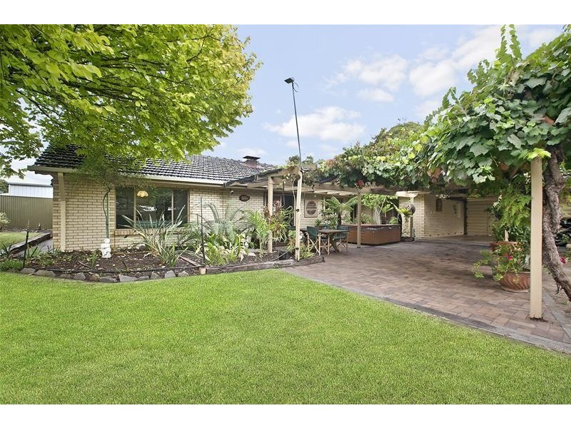 40 Calomba Crescent, Happy Valley SA 5159