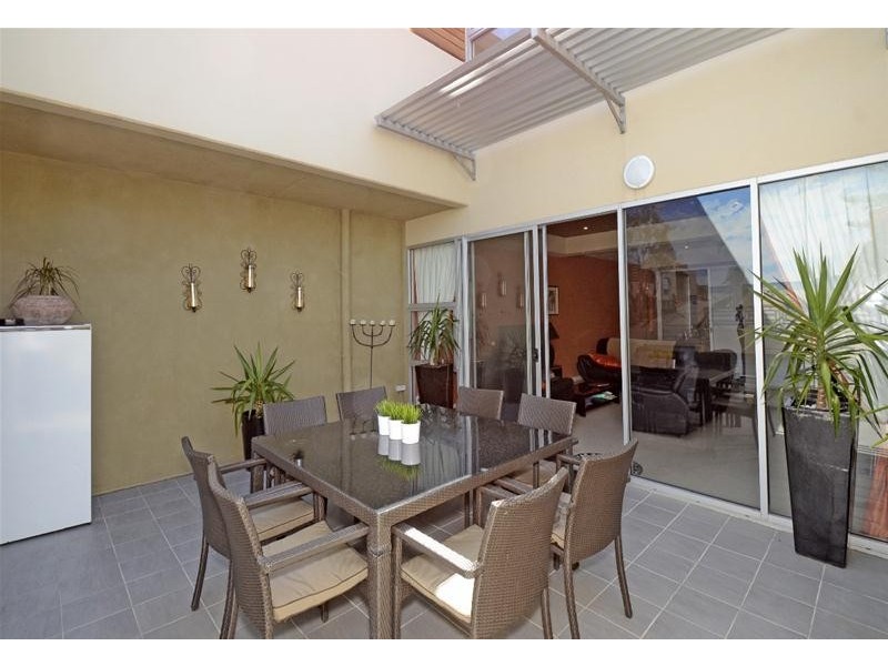 2/10 Moseley Street, Glenelg SA 5045