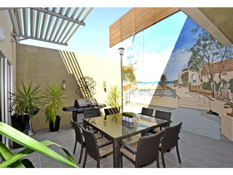 2/10 Moseley Street, Glenelg SA 5045
